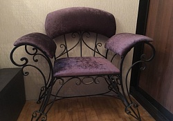 Кованое кресло в современном стиле