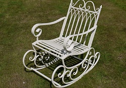 Декоративное кованое кресло